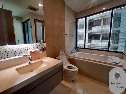A030361 Bright Sukhumvit 24