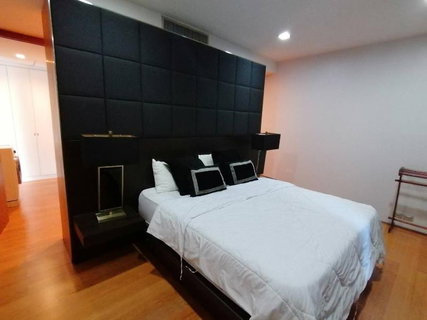 รูปภาพ A030600 Ficus Lane