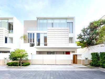 Houses for rent Bangkok : 📣📣 For rent NOBLE TERRA RAMA 9 – EKAMAI
3-story Detached House 3 Bedrooms with private lift ✴️Ready to move in