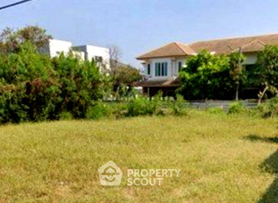 Land for sale Ruamchok Mall : 560 m² Land for Sale in San Sai Noi (ID 2898051)