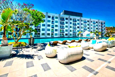 Condos for sale : Arcadia Beach Resort Pattaya condo, 2 bedrooms, pool view, Foreign Quota, only 3.49 million baht.