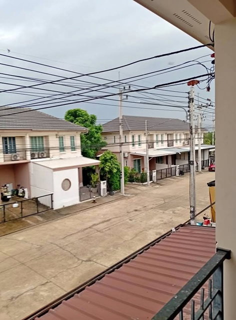รูป ทาวน์โฮม 2ชั้น 3นอน 2 น้ำ 22 ตร.ว.176 ตร.ม. สุกี้ตี๋น้อย คลอง 7 พร้อมเฟอร์ฯ และแอร์ ใกล้โลตัส รังสิต คลอง 7 450 ม. - รูปที่ 1/8