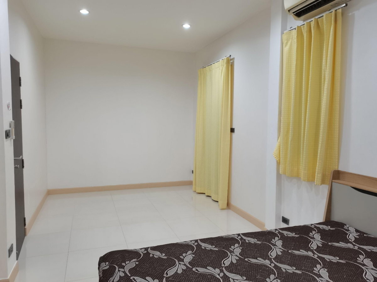 รูป Available for rent! Single house in Yu Chareon Village. 2 Bedroom with 2Bathroom  + 3 active parking lots. Ready to move in. - รูปที่ 15/19