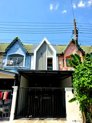 Townhouses for sale Nawamintrachinuthit Benjamarachalai School : 🏠 Tawanna Village, ready to sell: 2-story townhouses, new and ready to move in, Soi Chatuchak 12.