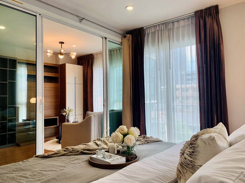 picture A033229 Tourmaline Gold Sathorn - Taksin - 2/8