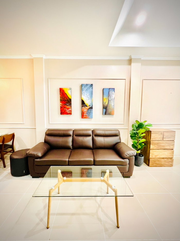 รูป 🏡 ให้เช่า! ทาวน์โฮมสวยงาม เพียง 300 เมตรจากรถไฟฟ้า MRT สายสีเหลือง ใกล้สวนพาราไดซ์ สวนหลวง พระราม 9 ทาวน์โฮม 3 ชั้นทันสมัย - รูปที่ 2/14
