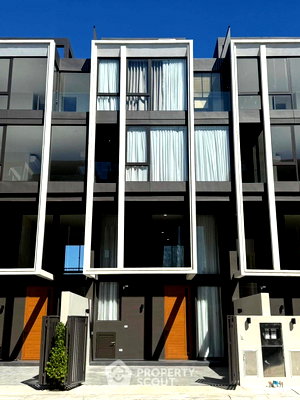 Townhouses for rent Srinagarindra Road : 3-BR Townhouse close to Lasalle (ID 2903100)