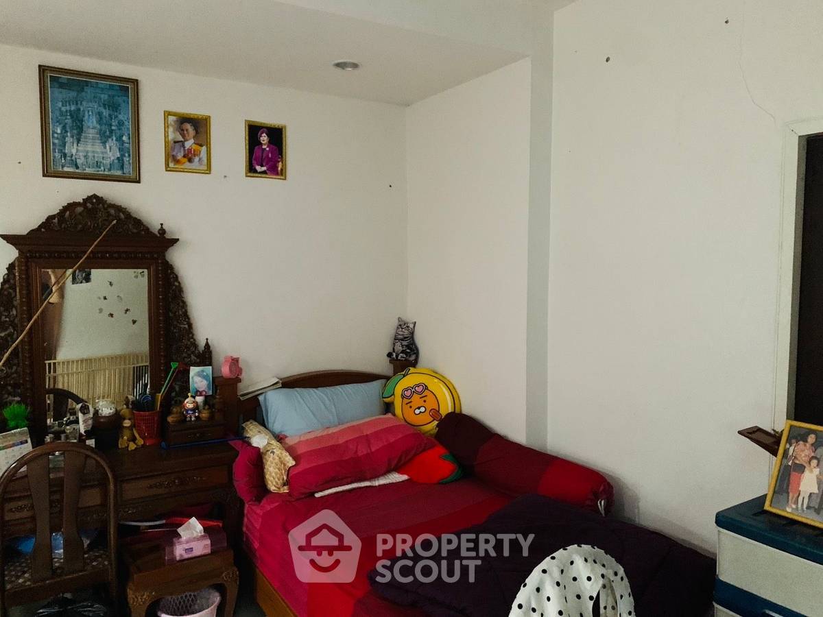 picture 4-BR House near MRT Yaek Tiwanon (ID 2094587) - 4/18