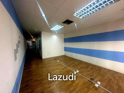 Office for rent วิทยาลัยพิบูลประชาสรรค์แผนกประถม : 50 sqm office for rent at 253 Asoke Building Khlong Toei Nuea Bangkok