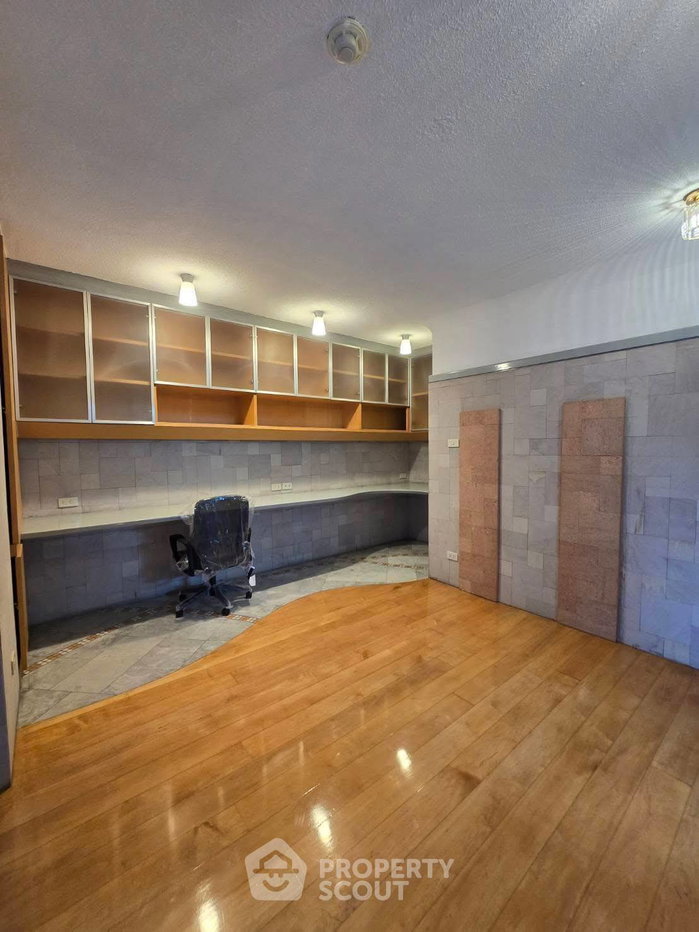 picture 2-BR Condo at Sithakarn Condominium near BTS Phloen Chit (ID 2906778) - 7/17