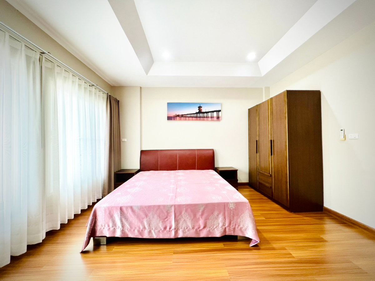 รูป 🏡 ให้เช่า! ทาวน์โฮมสวยงาม เพียง 300 เมตรจากรถไฟฟ้า MRT สายสีเหลือง ใกล้สวนพาราไดซ์ สวนหลวง พระราม 9 ทาวน์โฮม 3 ชั้นทันสมัย - รูปที่ 12/14