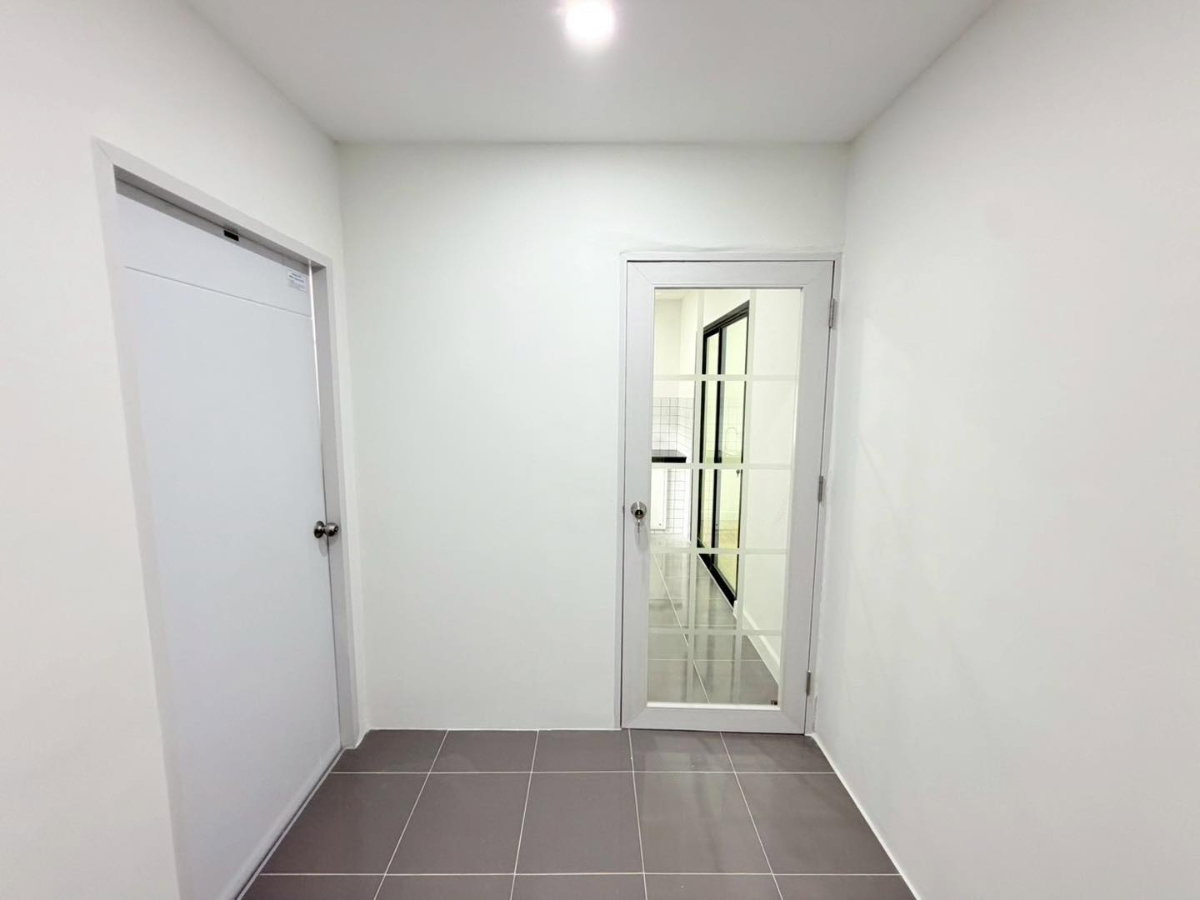 รูป R202 🏠 ขายด่วน บ้านแฝด 2 ชั้น รีโนเวทใหม่ หมู่บ้านรัตนาวลัย ทำเลวิภาวดี–ดอนเมือง เพียง 3.89 M พร้อมฟรีโอน - รูปที่ 11/40