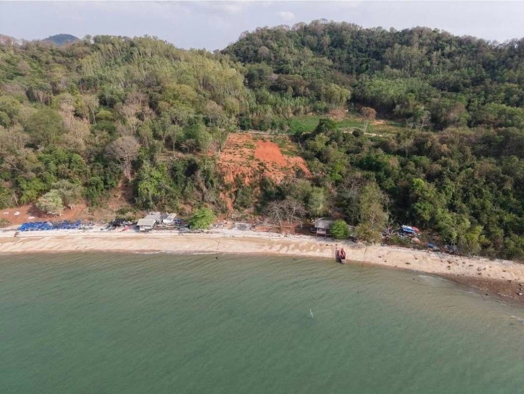 รูป ขายด่วน ที่ดินทำเลดีติดทะเลแปลงสวย 2 ไร่กว่า ชายหาดศรีราชา - รูปที่ 5/13