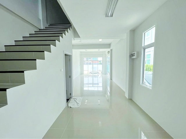 รูป อาคาร 3 ชั้น หลังมุม เศรษฐกิจ-คลองครุ ทำเลศักยภาพ วัดศรีเมือง 990ม. เมืองสมุทรสาคร 2-3นอน 3น้ำ 18 ตร.ว. ติดถนนเศรษฐกิจสายหลัก กว้าง 20 เมตร - รูปที่ 2/8