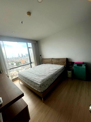 Condos for rent : Two-story duplex with 2 bedrooms and 2 bathrooms at Bangkok Horizon Sathorn - Narathiwas. Features a bathtub.