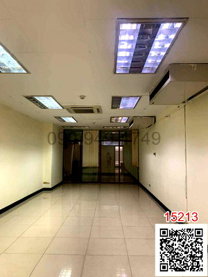 Retail spaces for rent Bangkok University : Condo for rent at Supalai Place Sukhumvit 39, near BTS Phrom Phong.