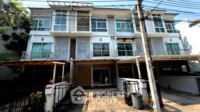 Townhouses for sale Bangkok : 3-BR Townhouse at The Metro Rama 9 in Prawet (ID 2909258)
