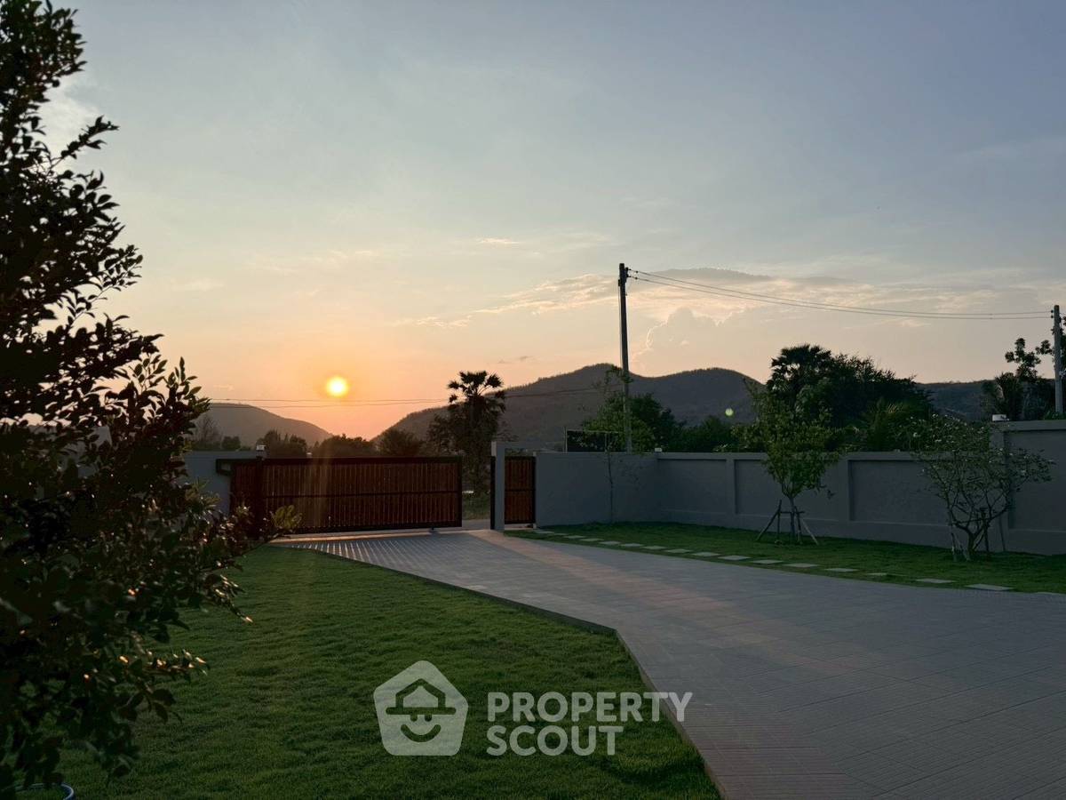 รูป วิลล่า 3-ห้องนอน ใน ปากน้ำปราณ (ID 2910424) - รูปที่ 2/25