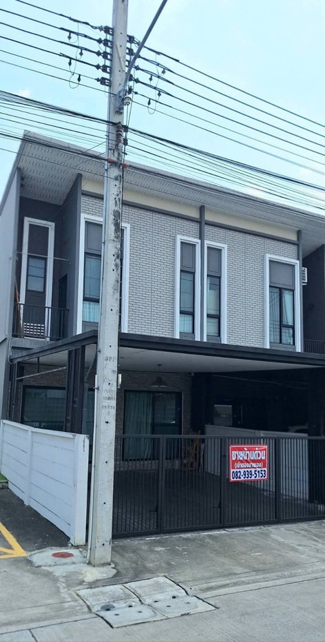 รูป ทาวโฮม 2 ชั้นหลังริม 27.3 ตร.วา หมู่บ้านชีวาโฮม วงแหวน-ลำลูกกา บ้านสไตล์ New York Loft โครงการคุณภาพของCHEWATHAI
 - รูปที่ 4/27