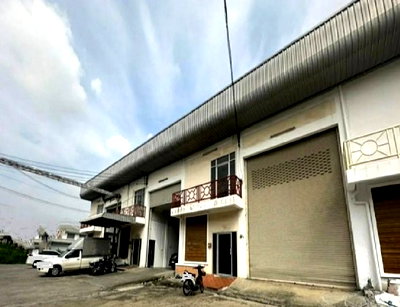 เช่าโรงงาน นิคมบางปู(เหนือ) : ให้เช่าโกดัง โรงงาน พร้อมสำนักงาน / ซอยยิ่งเจริญ / บางปลา บางพลี / โกดัง 2 ชั้น พื้นที่ใช้สอย 600 ตารางเมตร ทำเลดี รถใหญ่ รถเทรลเลอร์ เข้าออกได้