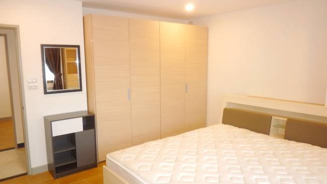 picture Condo for rent, Silom Suite Condominium, corner unit. - 2/10