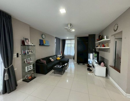 รูป ขายด่วน ถูกที่สุด บ้านเดี่ยว2ชั้น หมู่บ้านมัณฑนา อ่อนนุช วงแหวน4 เนื้อที่ดิน 52.20 ตร.วา เดินทางสะดวก ใกล้ เมกา บางนา สนามบินสุวรรณภูมิ - รูปที่ 2/10