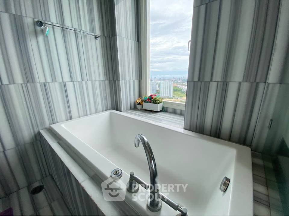 รูป คอนโด 2-ห้องนอน ที่ รีเฟล็คชั่น จอมเทียน บีช พัทยา ใกล้ เมืองพัทยา (ID 2910593) - รูปที่ 4/15