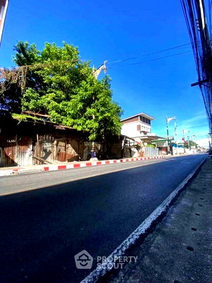 ที่ดิน ม.ราชภัฏเพชรบุรี : ที่ดินสำหรับปล่อยขาย 360 ตารางเมตร แถว ใกล้ สถานีรถไฟเพชรบุรี (ID 2892099)