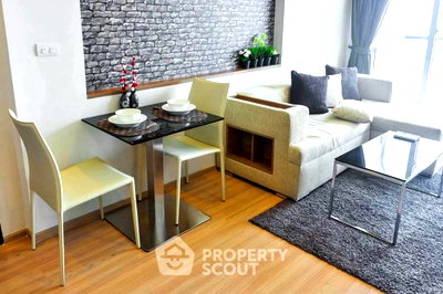 คอนโดให้เช่า : คอนโด 1-ห้องนอน ที่ ริธึ่ม สาทร ใกล้ BTS สะพานตากสิน (ID 2904913)