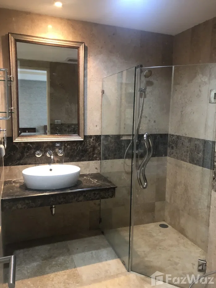 picture New & Luxuriously Renovated 1674496 - 13/20