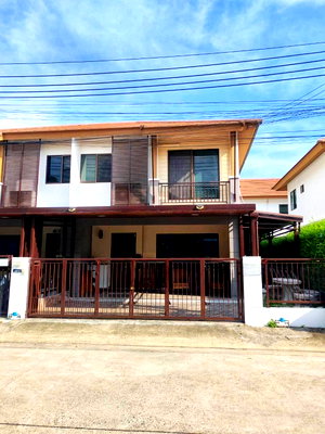 Townhouses for rent Bangkok : 🔥 Stylish Townhome for Rent at Pruksa Ville 73 Pattanakarn | Modern Loft Design | Near Yellow Line MRT 🔥