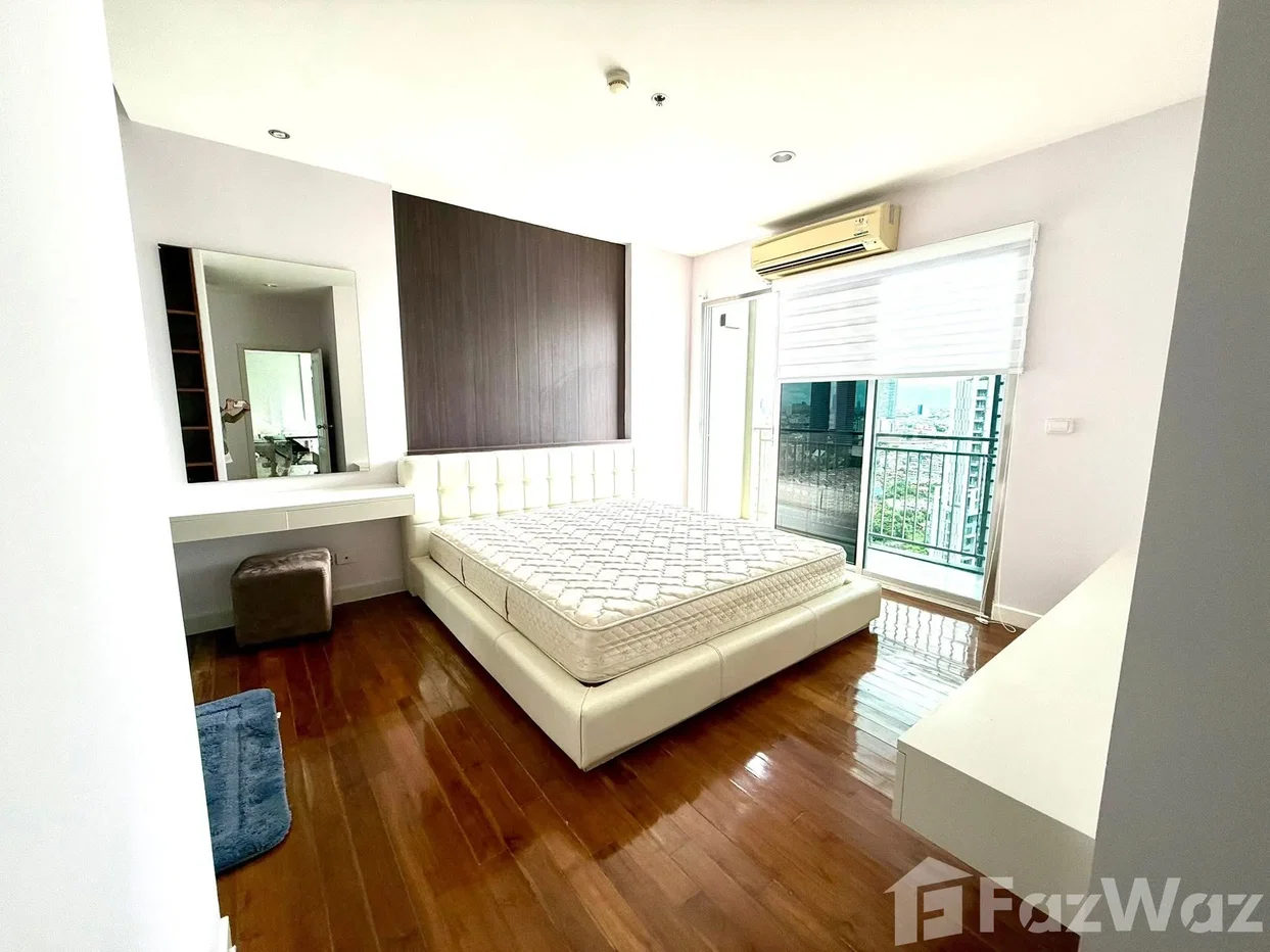 รูป Hive sathorn 5694680 - รูปที่ 12/15