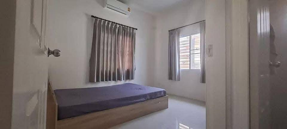 picture Single-story house for rent. Pets not allowed. Dee Ya Hang Dong Project. - 11/13