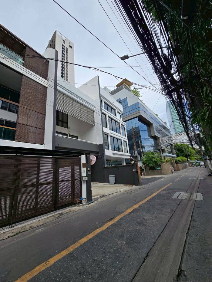 รูป ขายทาวน์โฮม 4 ชั้น สุขุมวิท 35 ทำเลดี ใจกลางเมือง ใกล้ BTS พร้อมพงษ์ (N.2139) - รูปที่ 2/17