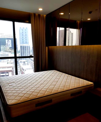 Condos for sale : For sell 2Bedroom 1Bath Fully Furnished Close To MRT Samyan Chula Ashton Chula Silom