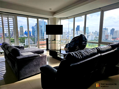 Condos for sale : Special unit at an attractive price Baan Rajprasong near BTS Ratchadamri