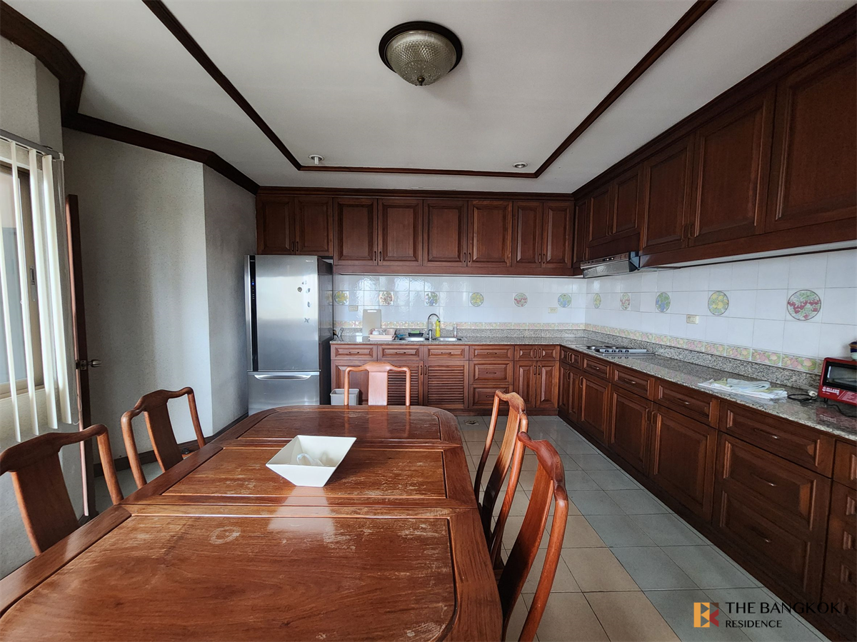 picture Castle Hill Mansion Condominium Premium Luxury Condo in Prime Location - 1/10