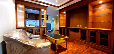 Condos for sale : FOR SALE: 53 sq.m. Corner Condo at Ratchada Home - Near MRT Sutthisan - 2.5M