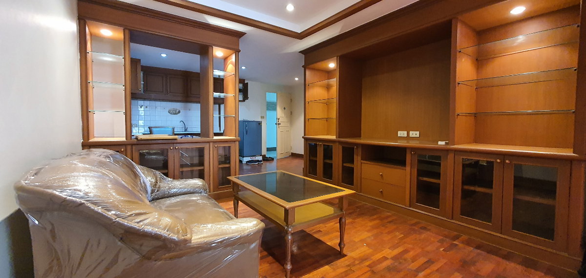 รูป ขายด่วน! คอนโด 53 ตร.ม. ห้องมุม ใกล้ MRT สุทธิสาร ราคา 2.5 ล้าน - รูปที่ 1/10