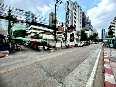ที่ดิน ถนนพระราม 4 : ขายที่ดินแปลงสวย ใจกลางสุขุมวิท 23 พร้อมใบอนุญาตก่อสร้างอาคารสูง 8 ชั้น 2107