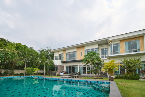 FOR SALE 🏡 Perfect Masterpiece Lakeside