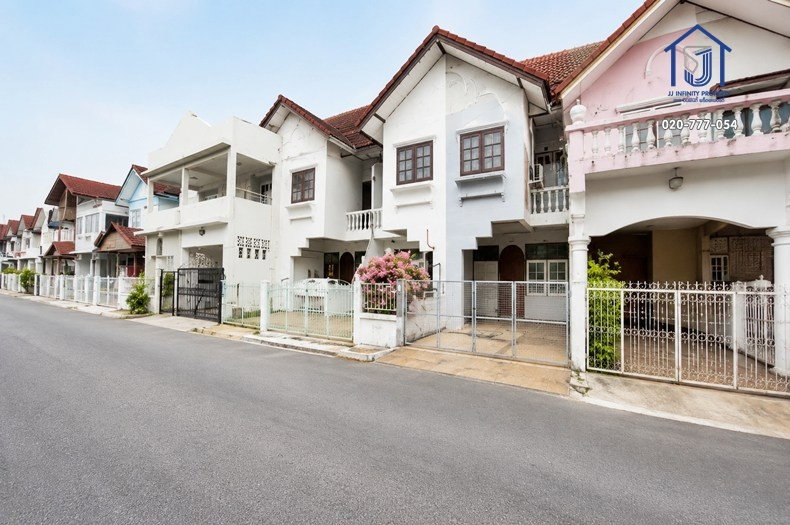 รูป ขายทาวน์เฮาส์ 2 ชั้น หมู่บ้านสวนทองวิลล่า ซอยรามอินทรา 40 ใกล้รถไฟฟ้าสายสีชมพู(กม.6) - รูปที่ 2/9
