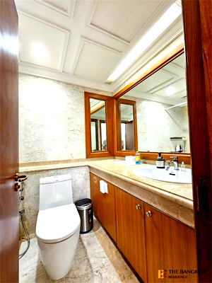 Condos for sale : All Season Mansion near BTS Phloen Chit Easy Travel, Fully Utilized Space