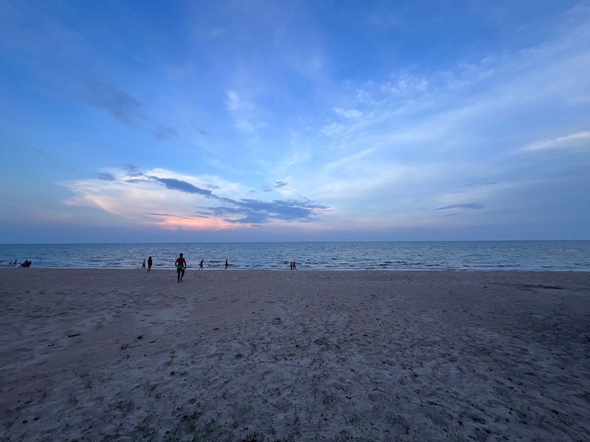 picture For Sale: Cha-Am Beach Club Beachfront Condo with Sea View 17th Floor - 22/24
