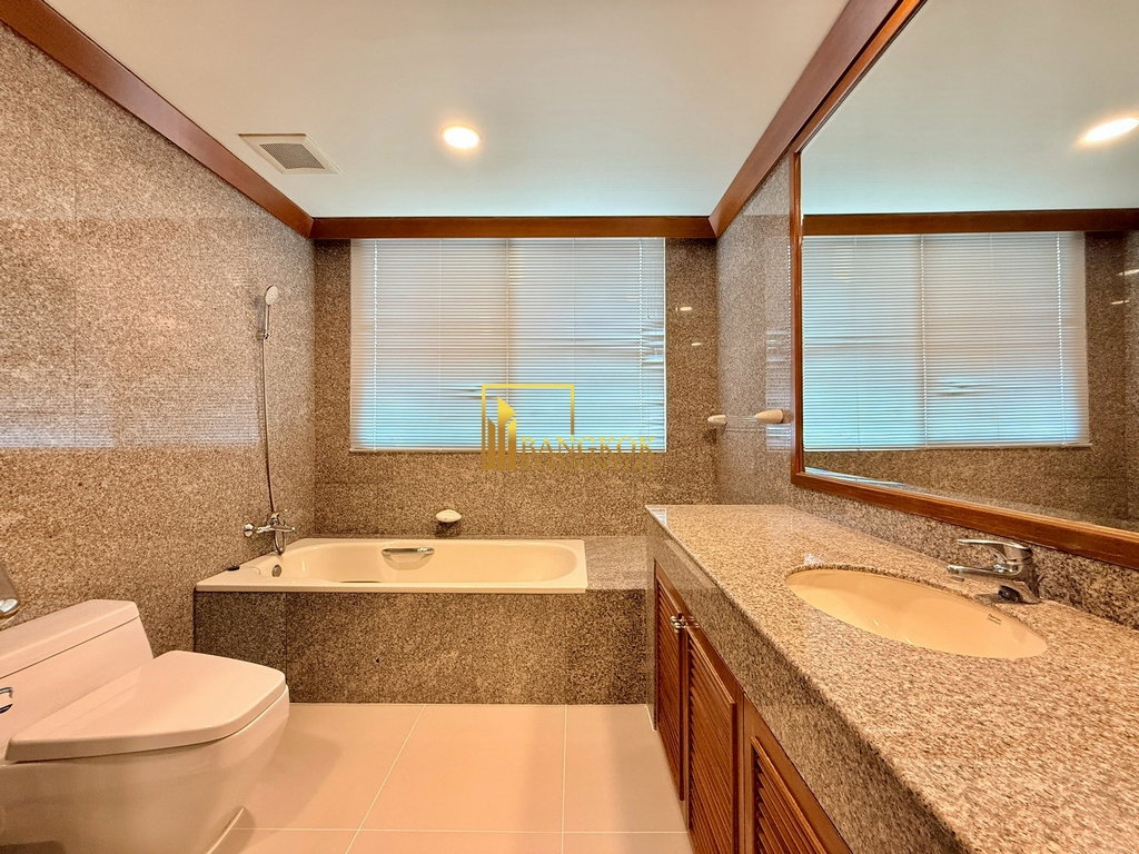 รูป Spacious 4 Bedroom Apartment For Rent in Asoke Area - BR21347AP - รูปที่ 22/54