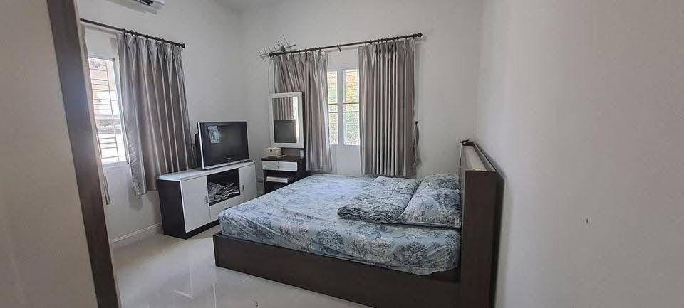 picture Single-story house for rent. Pets not allowed. Dee Ya Hang Dong Project. - 9/13