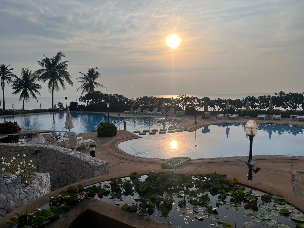 picture For Sale: Cha-Am Beach Club Beachfront Condo with Sea View 17th Floor - 10/24