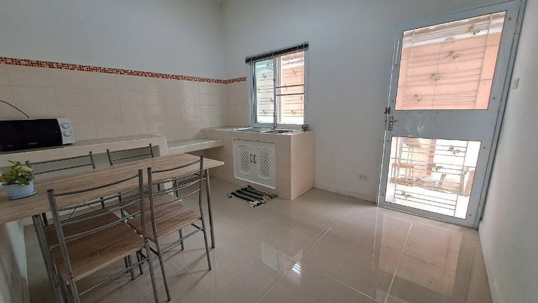 picture Single-story house for rent. Pets not allowed. Dee Ya Hang Dong Project. - 7/13