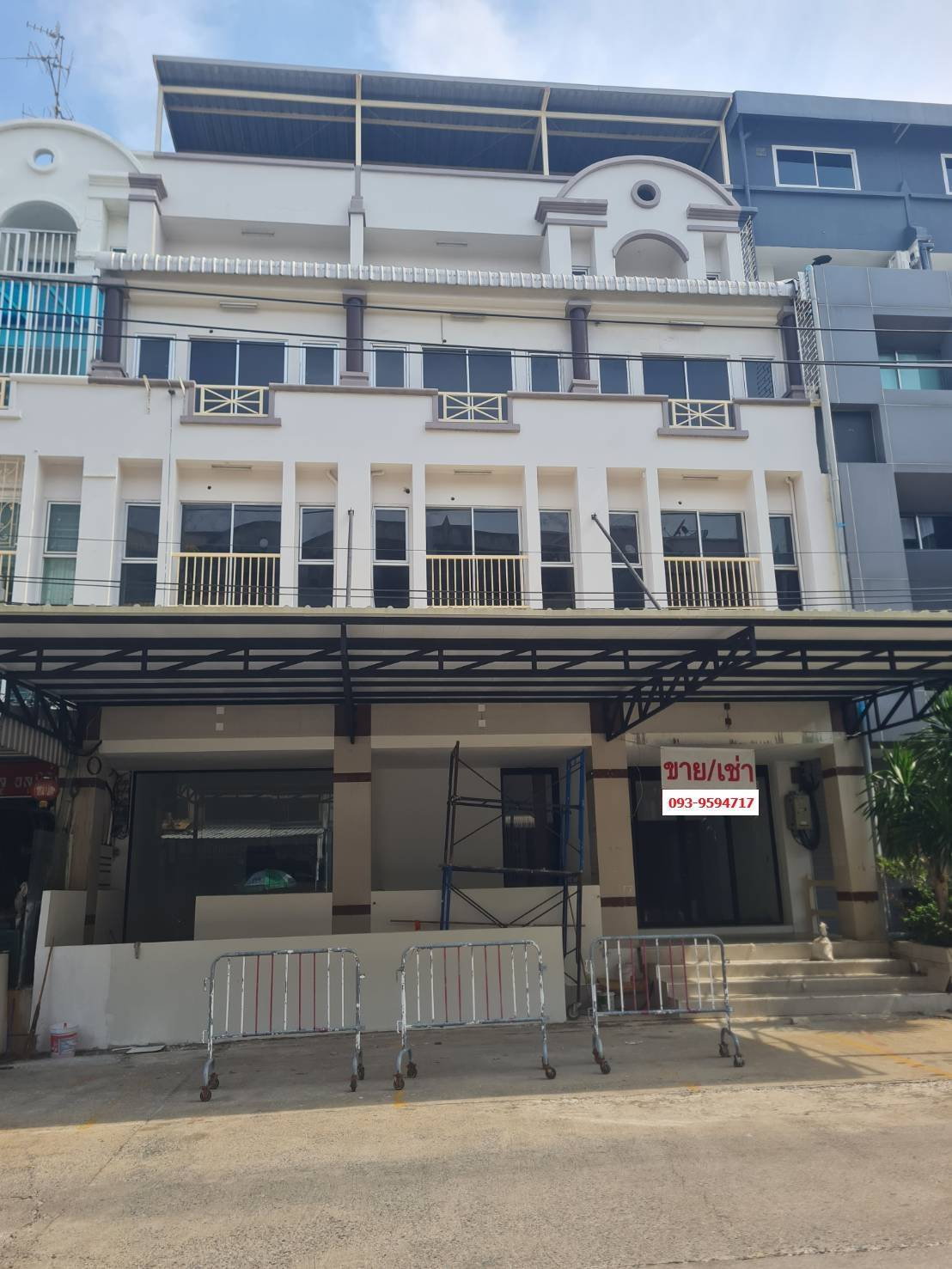 ให้เช่าอาคารพาณิชย์ 5 ชั้น 3 คูหาติดต่อกัน (ถ.รามอินทรา ใกล้สถานีรถไฟฟ้า-รพ.สินแพทย์) ทำเลดี เดินทางสะดวก เช่า 80,000 บาท/เดือน โทร 093-9594717