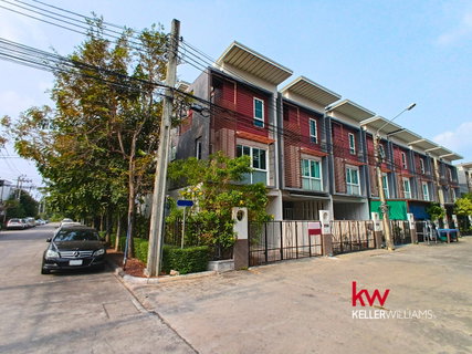 รูปภาพ [ให้เช่า] ทาวน์โฮม 3 ชั้น หลังมุม ที่ดินใหญ่ 29.3 ตร.ว. หมู่บ้านบารอนเนีย ทาวน์ ท่าน้ำนนท์ (ต่อเติมครัวบิ้วอินครบ พร้อมอยู่)